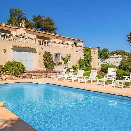 Stunning In With Private Swimming Pool, Be Inside Or Outside