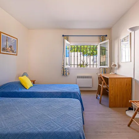 Stunning In With Private Swimming Pool, Be Inside Or Outside *
