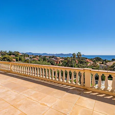 Stunning In With Private Swimming Pool, Be Inside Or Outside