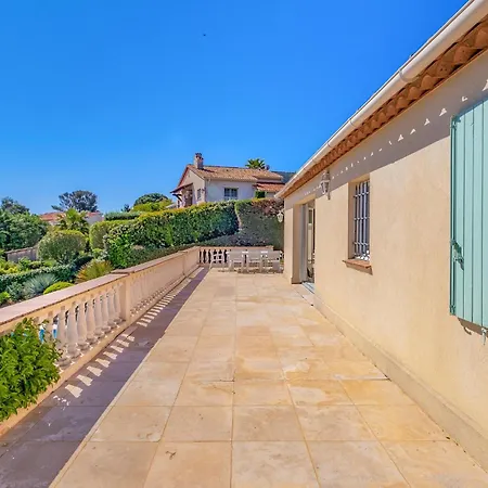 Stunning In With Private Swimming Pool, Be Inside Or Outside