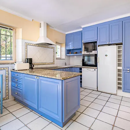 Stunning In With Private Swimming Pool, Be Inside Or Outside *